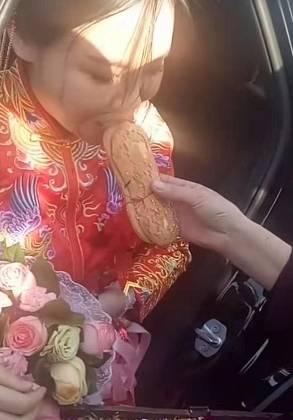 新娘婆婆吃瓜,婆婆吃瓜背后的温馨故事