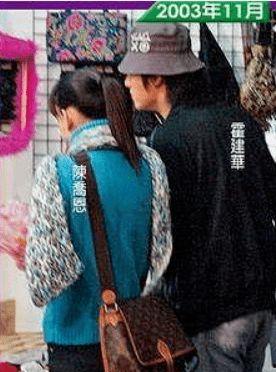 日本夫妻吃瓜,揭秘他们的闲聊生活